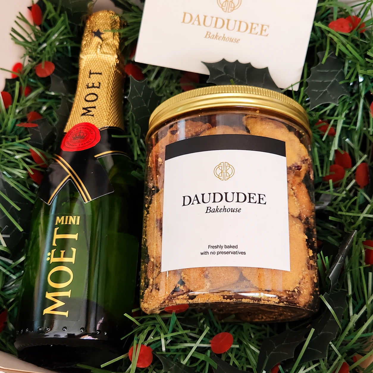 Champagne and cookie jar gift pairing