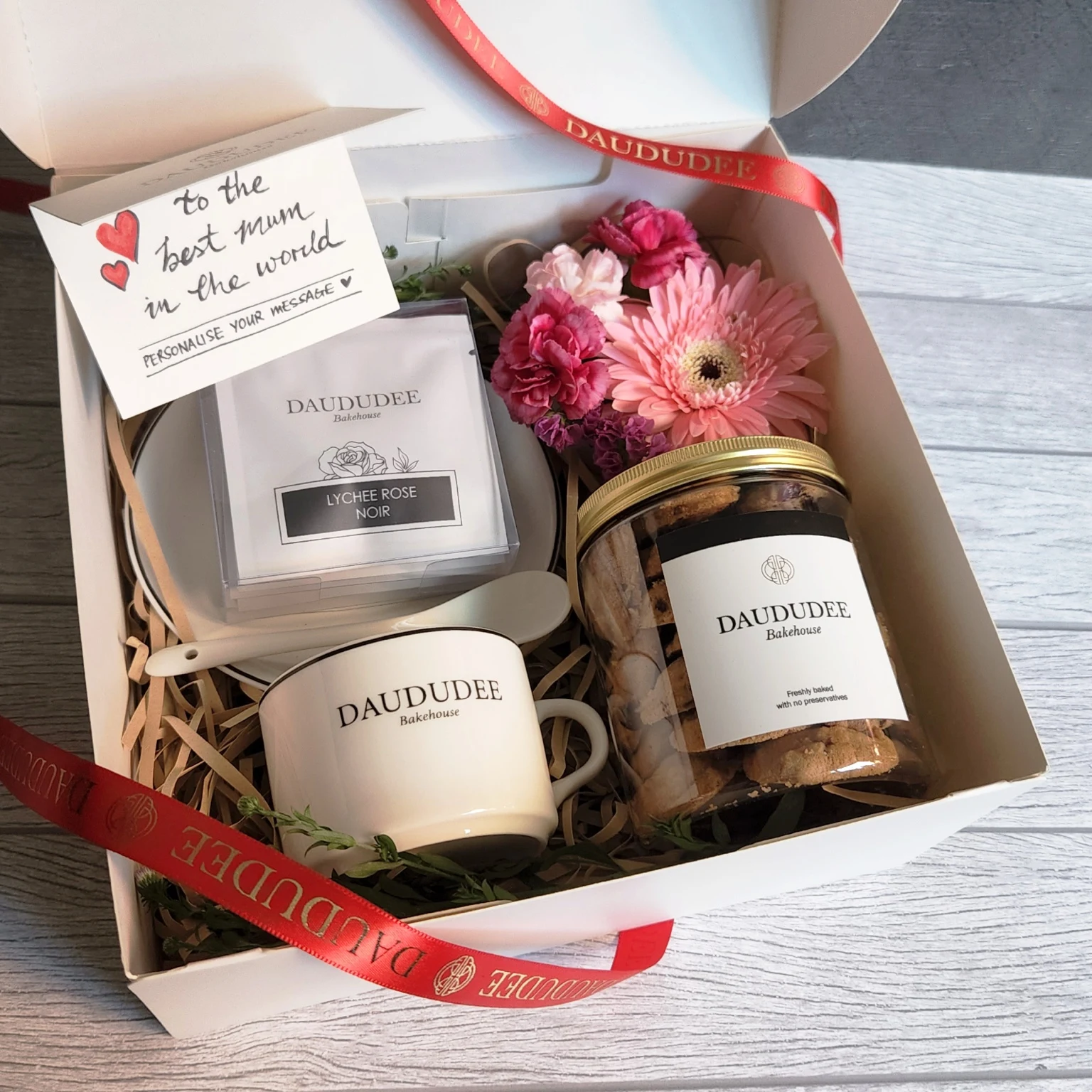 Mother’s Day gift set with a personalised message card
