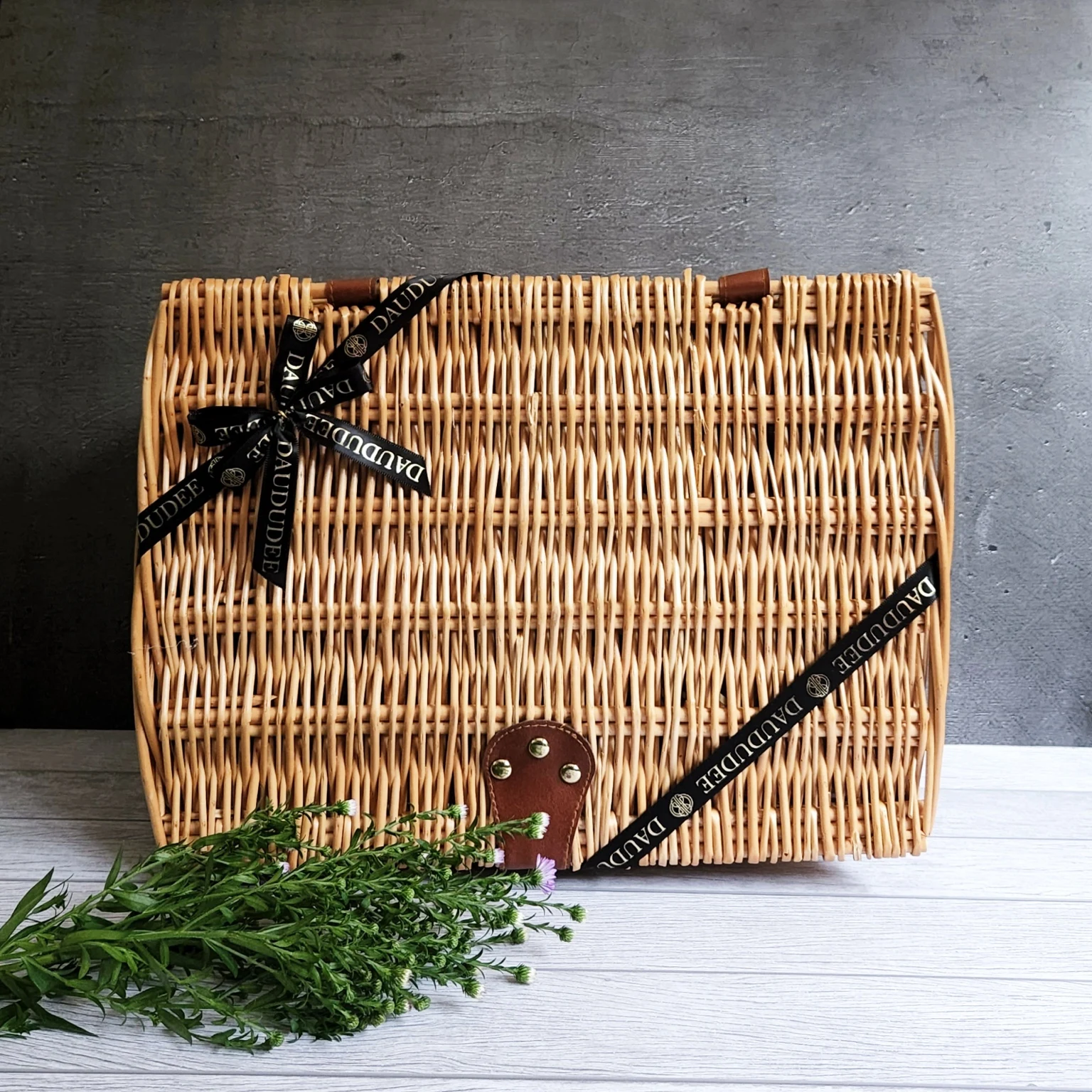 Ribbon detail on the wicker picnic basket